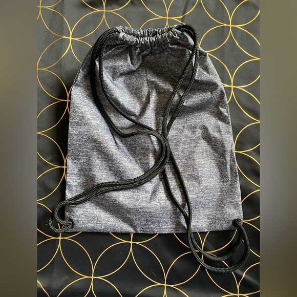 NWOT ADIDAS CINCH/GYM BAG - Picture 3 of 3